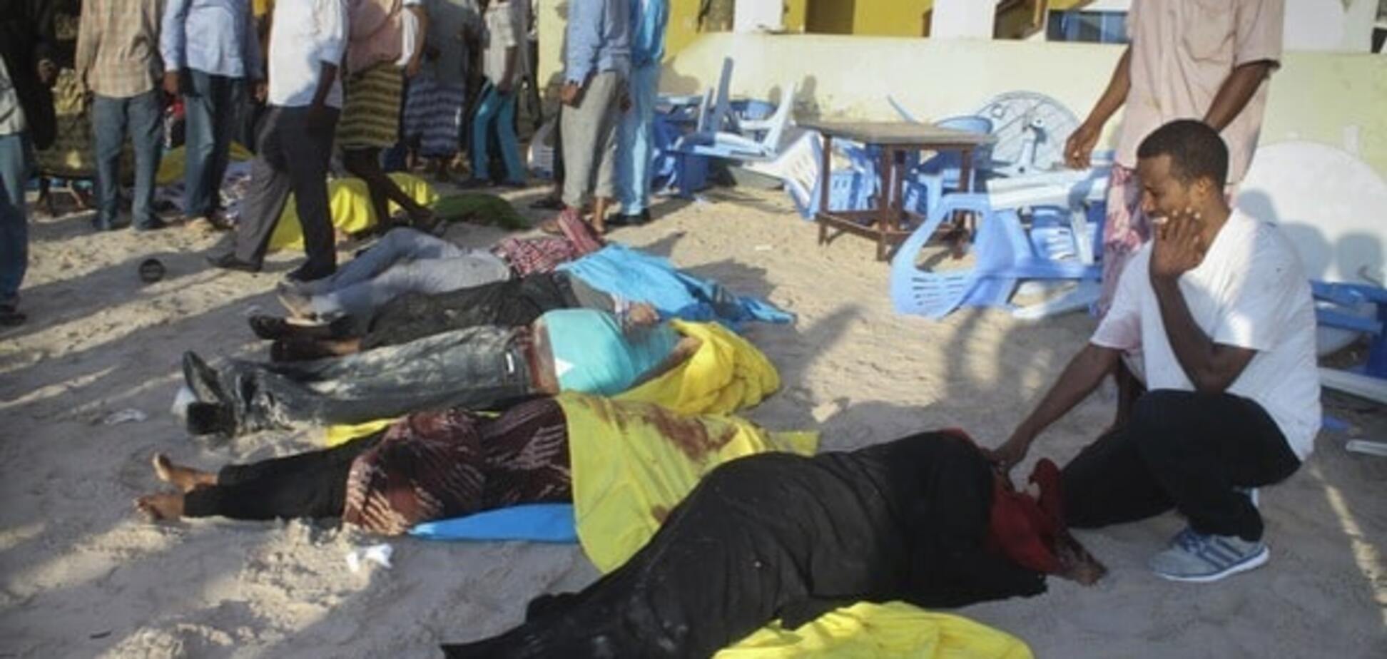 В Сомали жертвами атаки на пляжный ресторан стали 20 человек: фото с места теракта