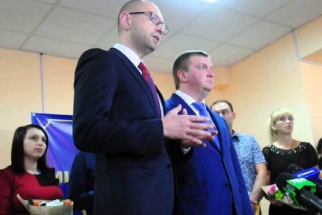 У Яценюка подготовили свой проект изменений в Конституцию - журналист