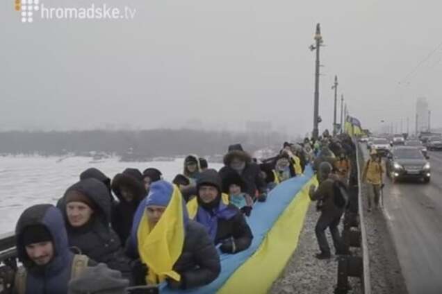 В Киеве в День Соборности 'соединили' два берега Днепра: опубликовано видео