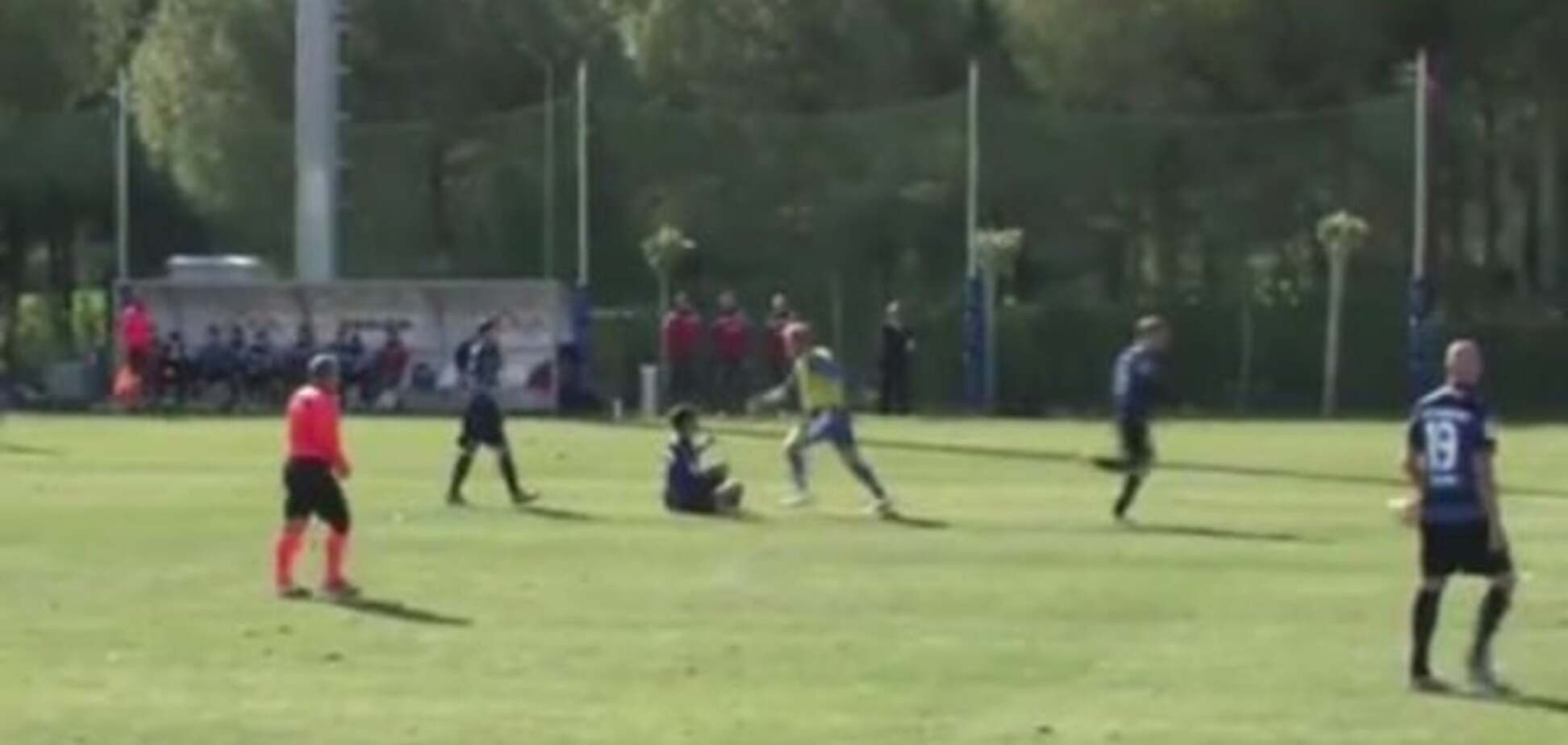 Футболист сборной Украины избил соперника во время матча: видео инцидента