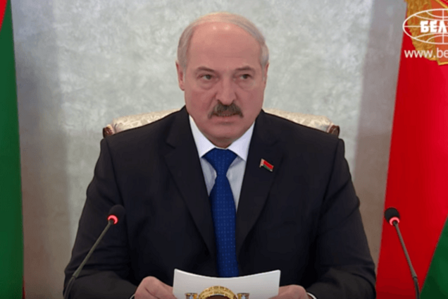 Беларусь оказалась между молотом и наковальней и готова применить силу – Лукашенко