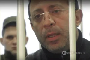 "В качестве подопытного выбран я, ну что ж - может быть, такова историческая миссия. Неприятно в этом участвовать, а что делать? Прокуроры, которые ездят на "Порше", продолжают улыбаться", - говорит Корбан в апелляционном суде Киева.