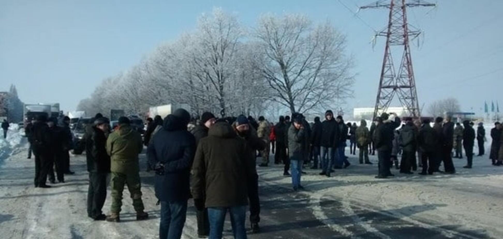 Под Полтавой бойцы АТО перекрыли трассу Киев-Харьков: опубликованы фото и видео