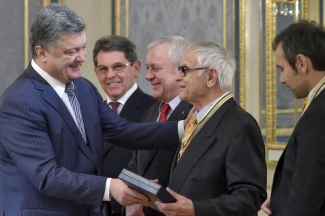 Порошенко наградил Вакарчука и Павлычко Орденом Свободы