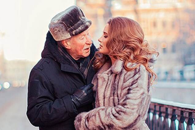 Зимние забавы: сеть взорвала новая фотосессия 85-летнего российского актера и его 25-летней жены