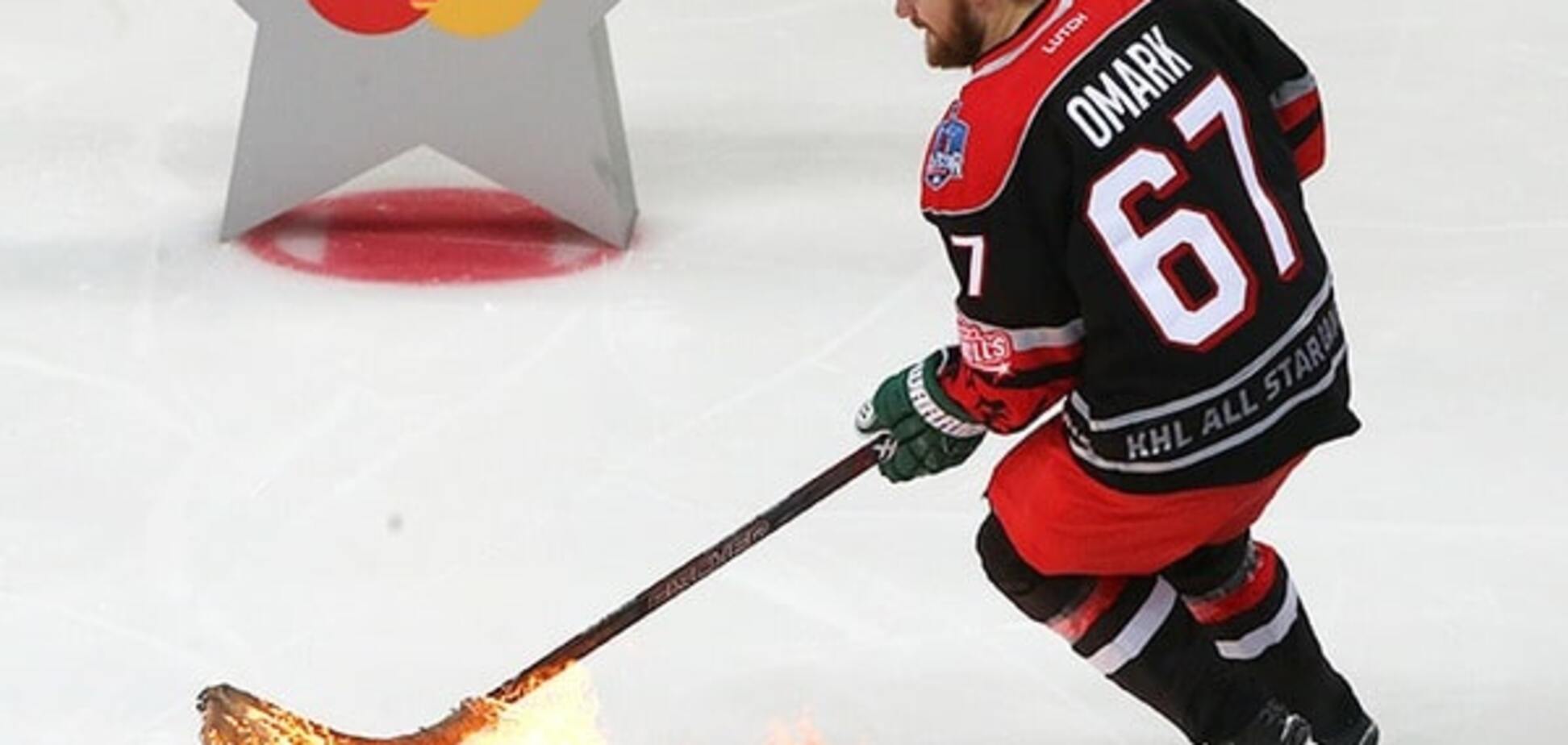 Хокеїст вперше в історії спробував забити гол вогняною ключкою: фантастичне відео