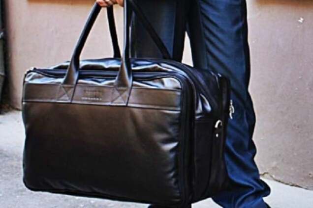 В Киеве грабитель отобрал у прохожего сумку с деньгами