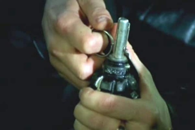 Бросил гранату в женщину с детьми: в Артемовске задержали 'неадеквата'