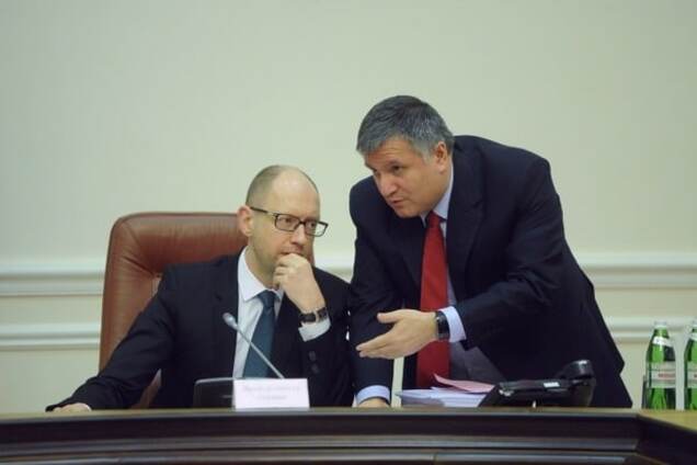 Референдум по Конституции: в 'Народном фронте' не поняли инициативу Яценюка