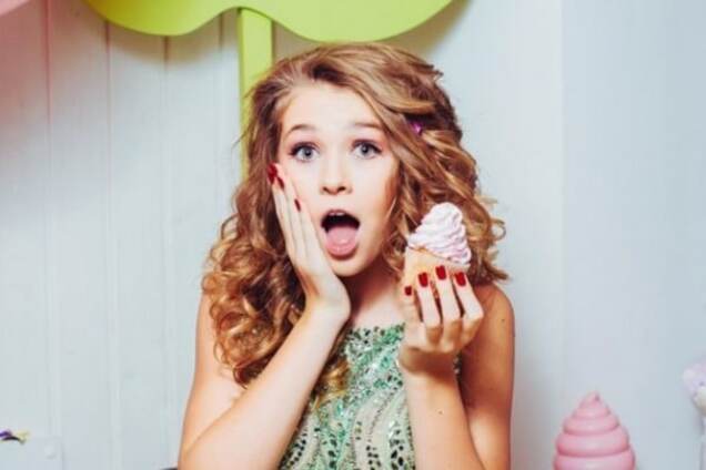 Дочь Брежневой снялась в 'сладкой' фотосессии в нарядах украинского дизайнера