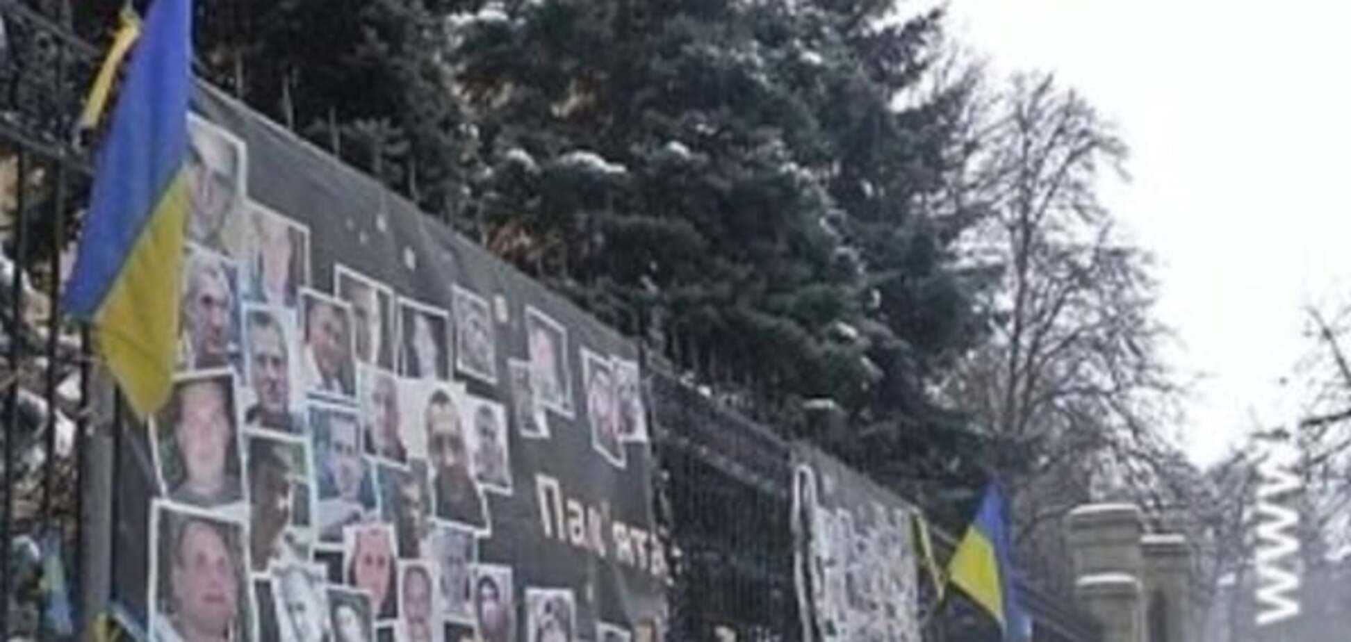 В центре Киева сгорели фотографии героев Небесной сотни