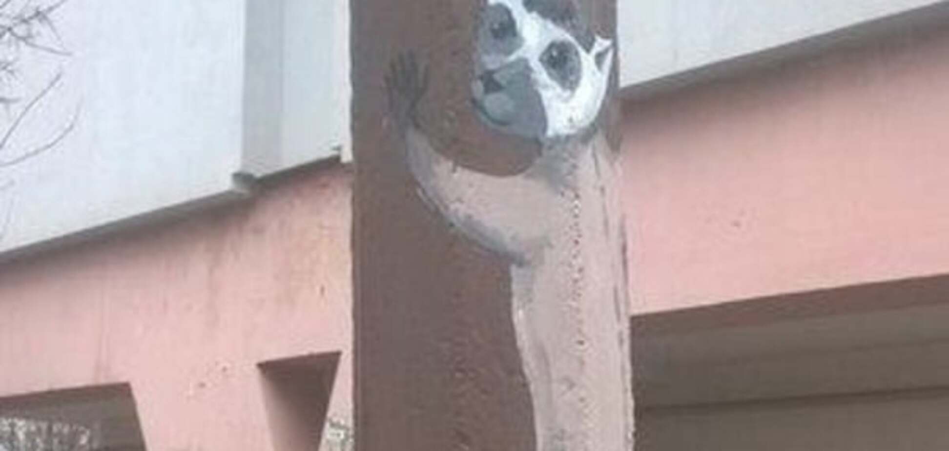 В Киеве похорошел уличный столб: фотофакт