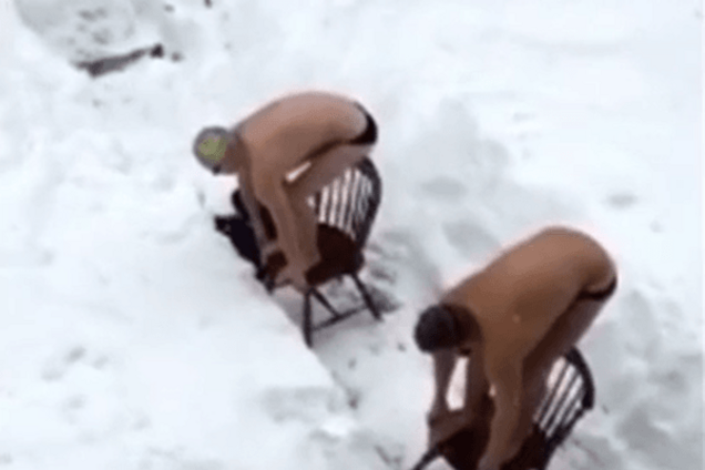 В США 'буря столетия' породила новое снежное развлечение: опубликовано видео