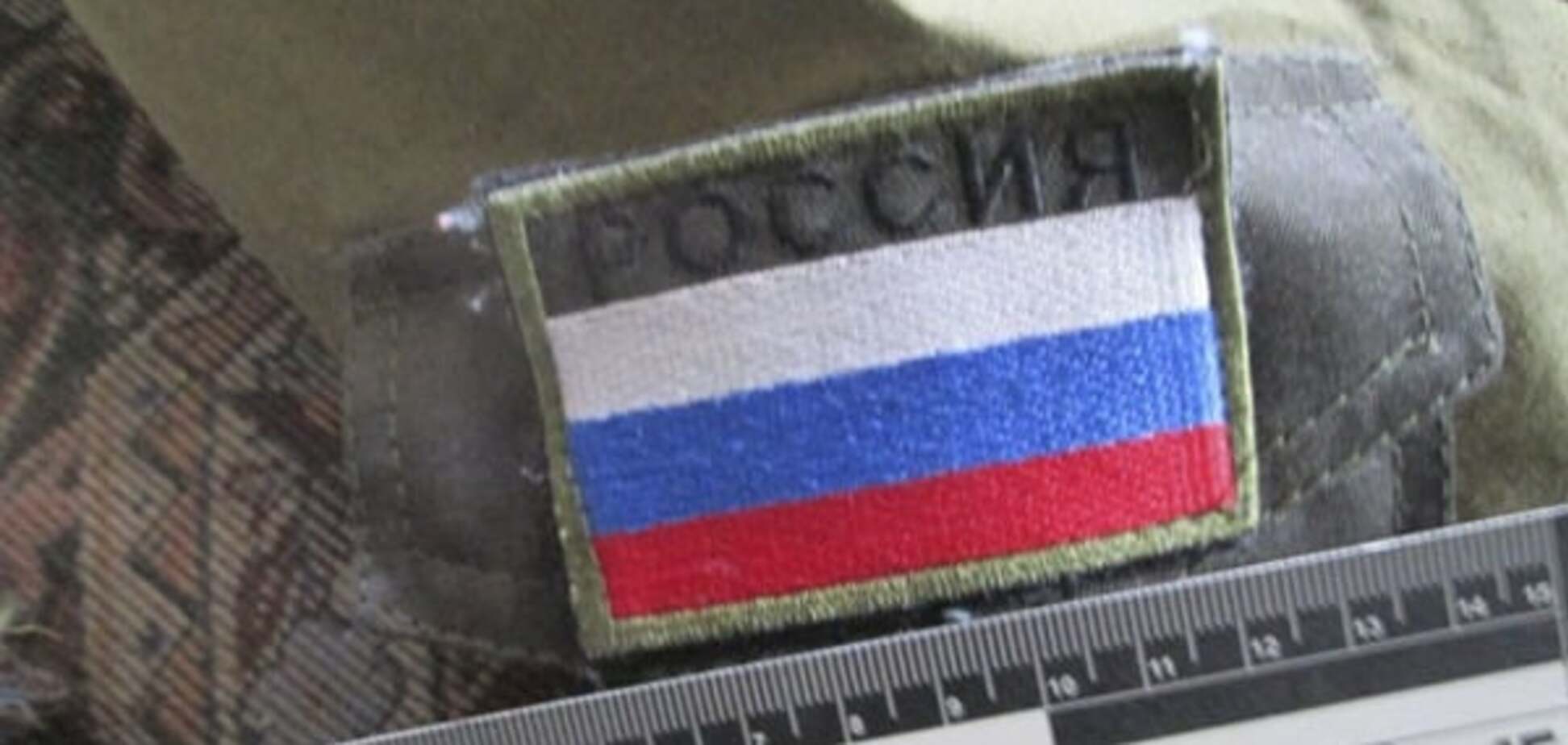 У Маріуполі виявлено схованку зі зброєю та шевронами 'Росія': опубліковано фото