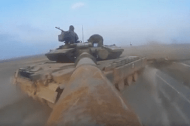 Бойцы АТО показали суровую 'селфи-палку' из ствола танка: видеофакт