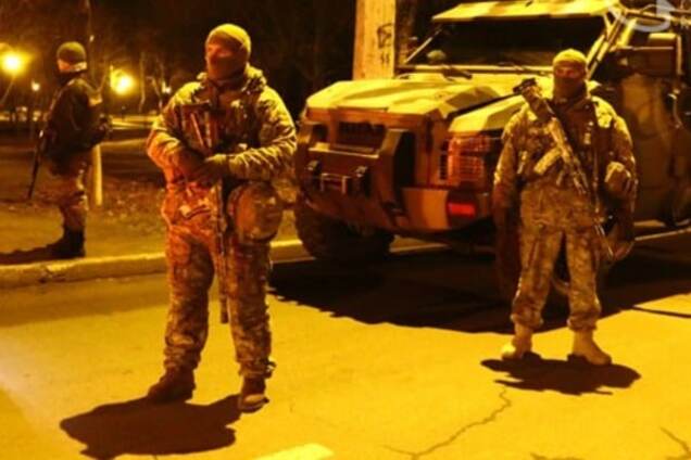 Ни одного преступления за 3 дня: Нацгвардия 'захватила' ночной Мариуполь. Опубликованы фото