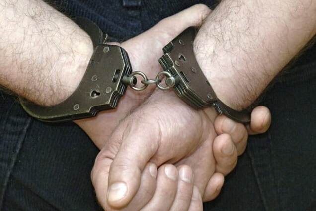 В Киеве мужчина в парике ограбил девушку-массажистку