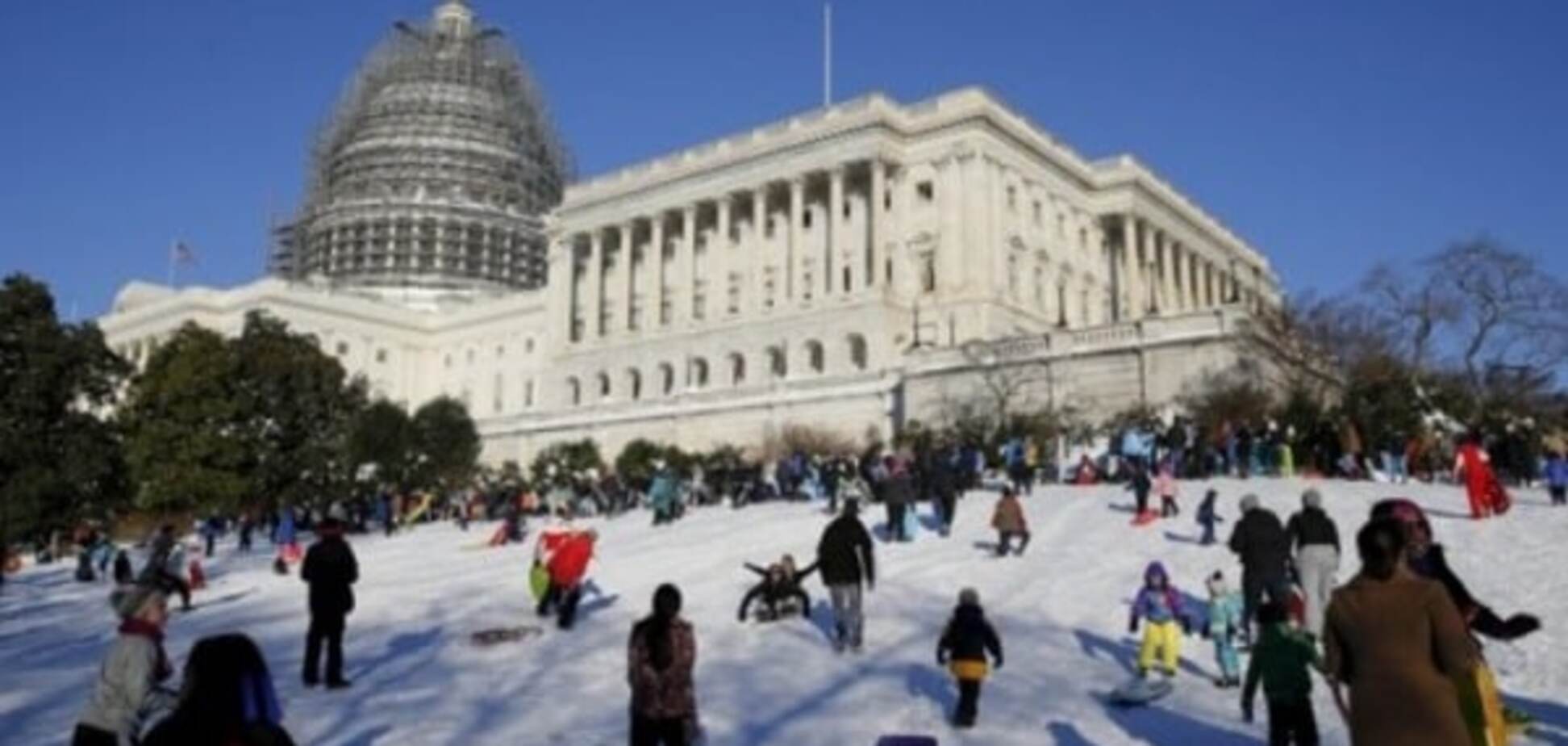 Почему богатейшая нация в мире не спешит расчищать снег в своей столице