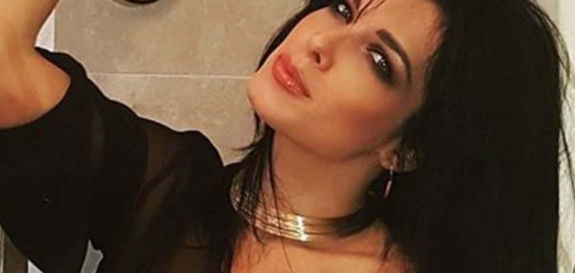 На ночь глядя: экс-'ВИА Гра' показала тело в прозрачном халате