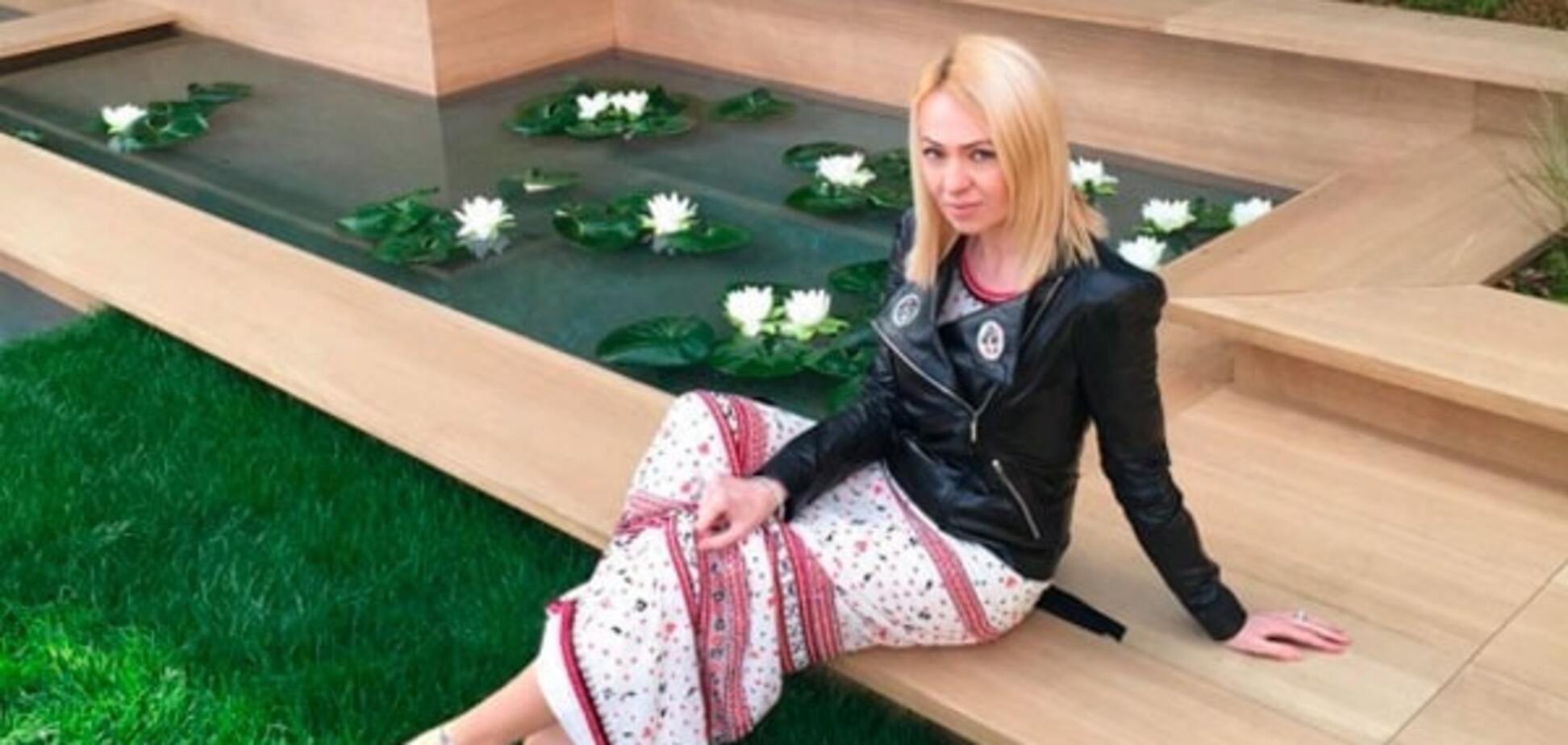 Блогеры высмеяли Рудковскую за 'деревенский сарафан' на показе Chanel в Париже