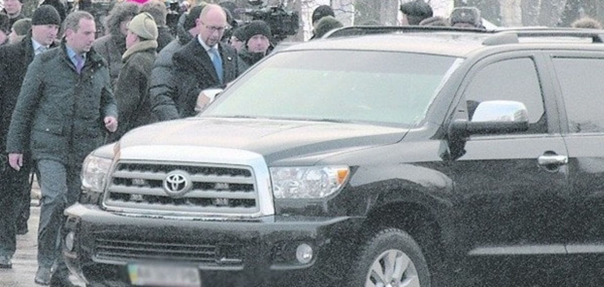 Авто на мільйони: ЗМІ показали нові машини Яценюка, Полторака і Філарета