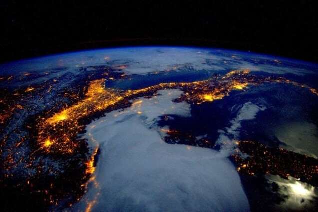Астронавт показав нічну Італію з космосу: дивовижне фото