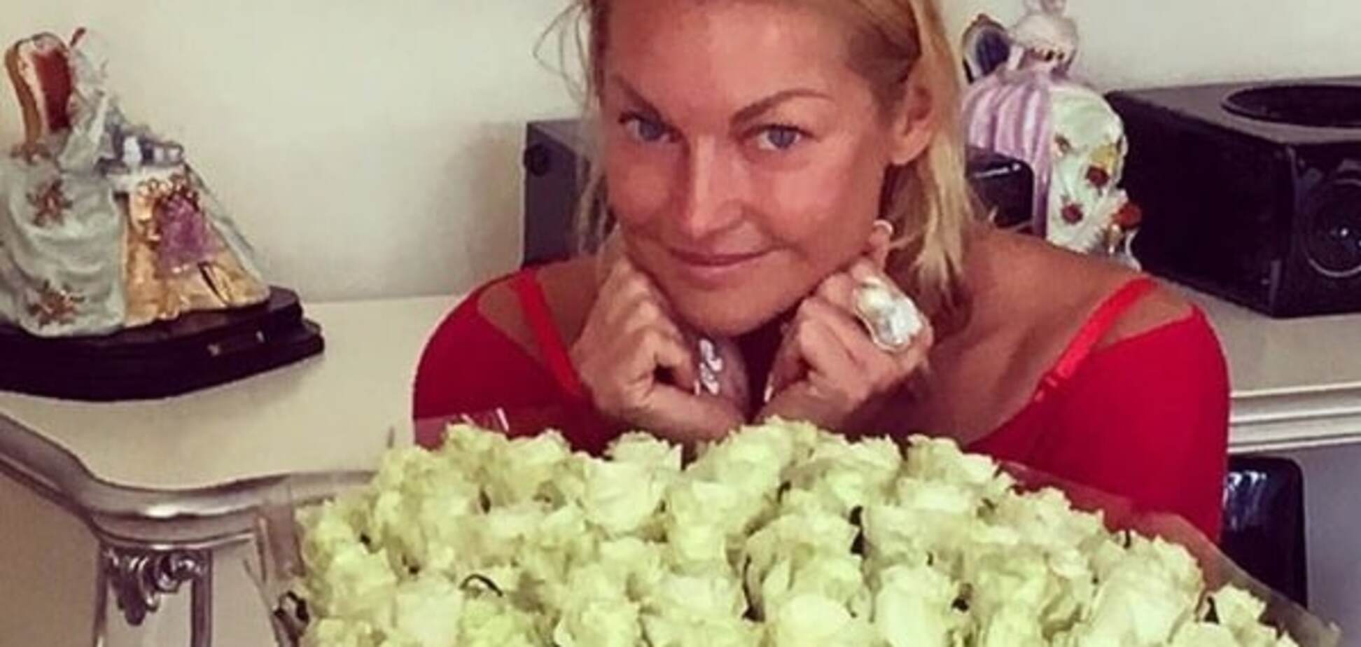 Волочкова заинтриговала подписчиков фото в свадебном платье