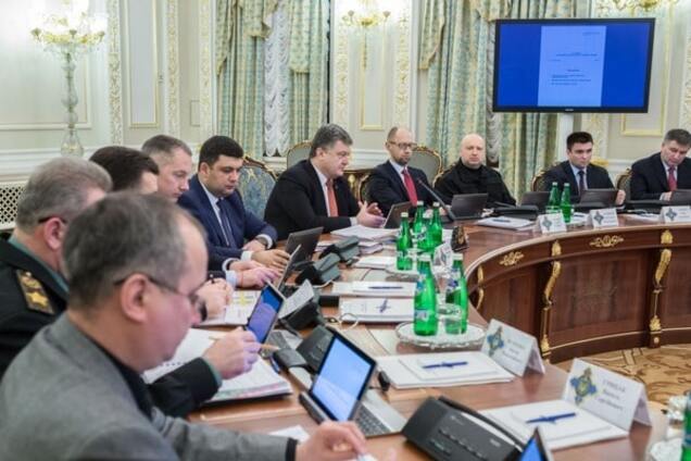 Россия еще долго будет главной военной угрозой для Украины - Порошенко