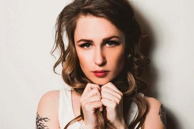 Скандальный российский режиссер показала 'расписной' беременный живот