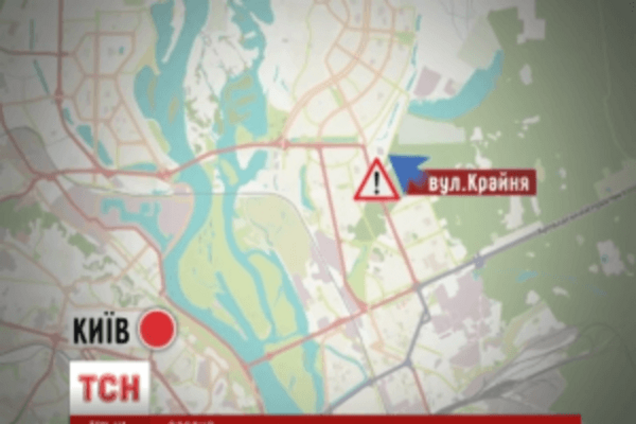 Коммунальное ЧП в Киеве: посреди улицы образовались фонтан и пещера