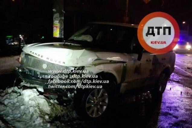 В Киеве женщина на Range Rover протаранила Suzuki: есть пострадавшие