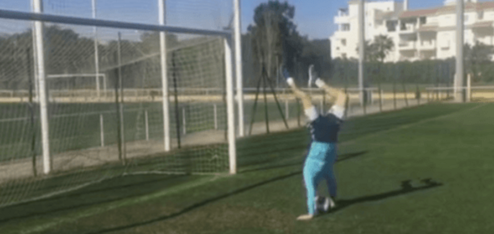 Российский игрок забил 'самый странный гол в истории футбола': оригинальное видео