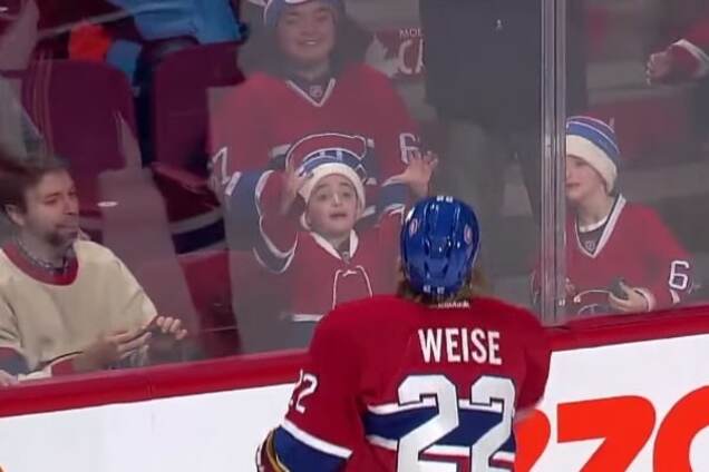 Канадский хоккеист довел до слез ребенка: трогательное видео взорвало интернет