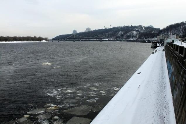 Київський сніг, що тане отруює воду Дніпра - еколог