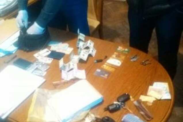 'Досудился': на Львовщине судья попался на взятке $1500