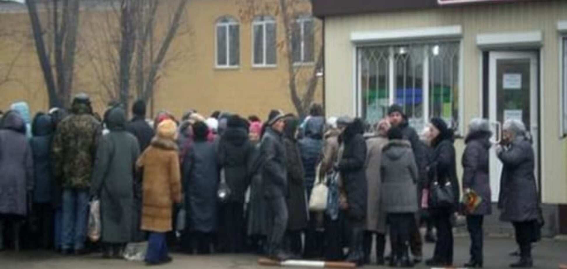 Чому Київ гальмує з гуманітарною допомогою для Донбасу