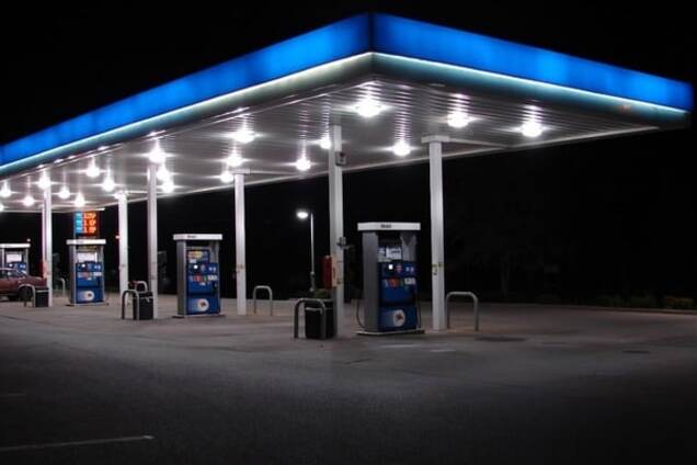 Наглые и дерзкие: в Киеве на заправке ограбили женщину-водителя