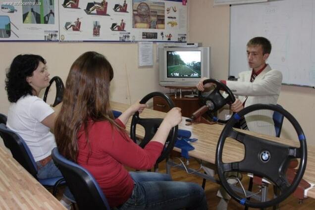 В автошколах Украины прекратилась подготовка водителей