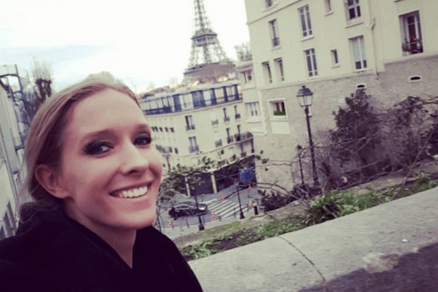 Катя Осадчая примерила наряд француженки: фото звезды в ярком образе