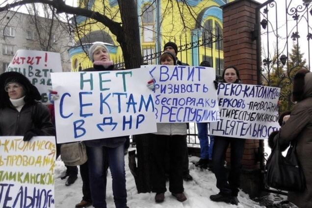 'Секта ЦРУ': у Донецьку провели мітинг проти греко-католиків