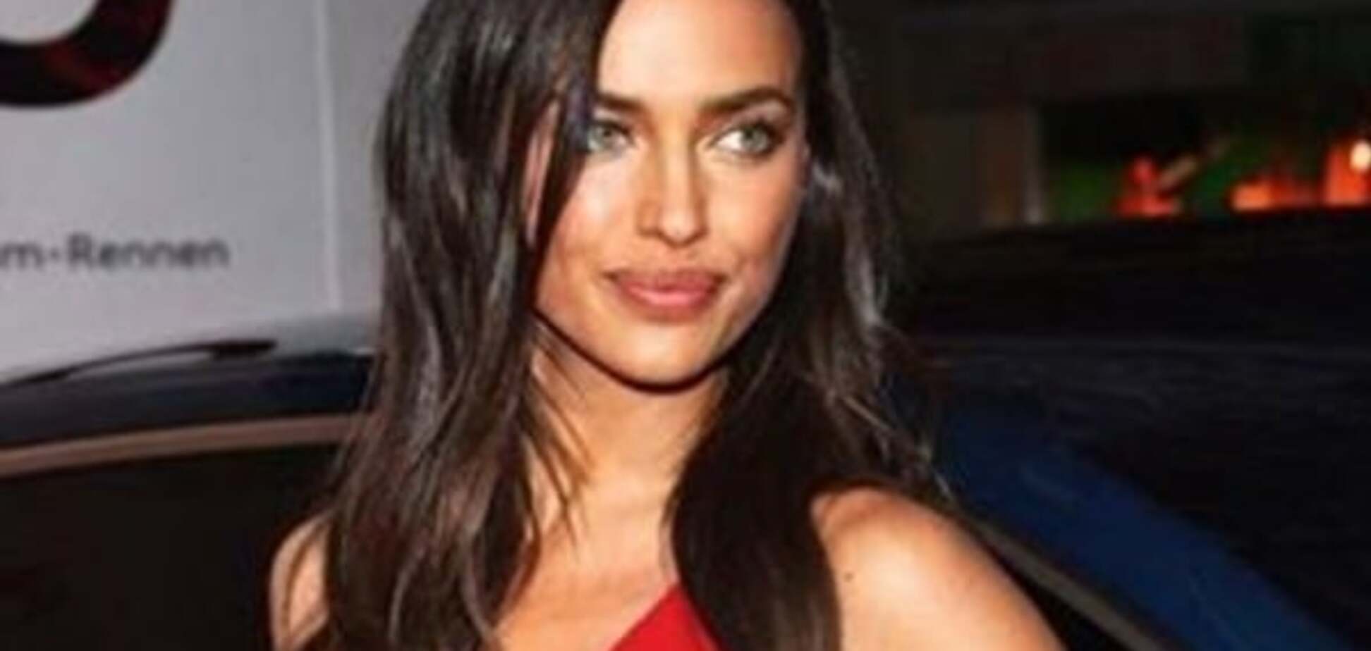 Ірина Шейк стала зіркою вечора завдяки відвертому декольте