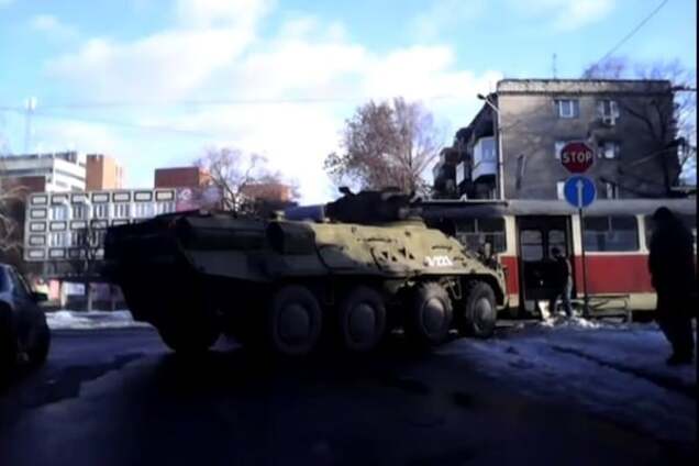 Столкновение БТР и трамвая в Днепропетровске: опубликовано видео