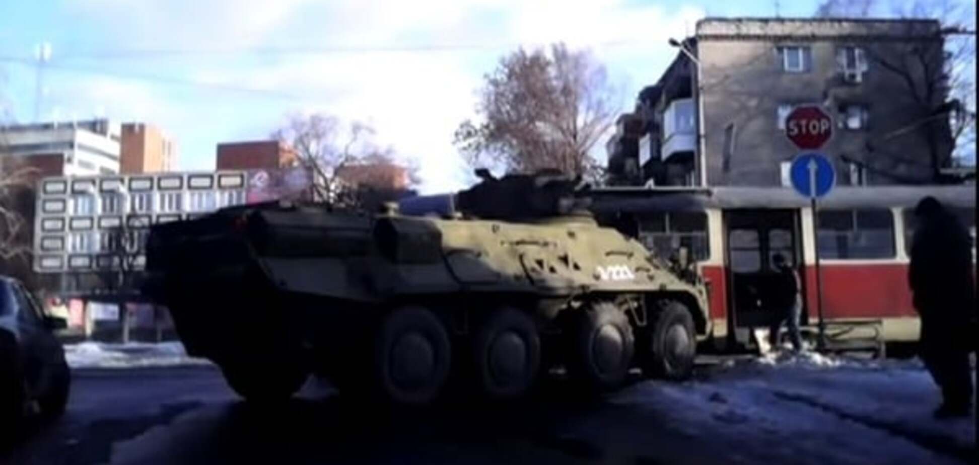 Столкновение БТР и трамвая в Днепропетровске: опубликовано видео