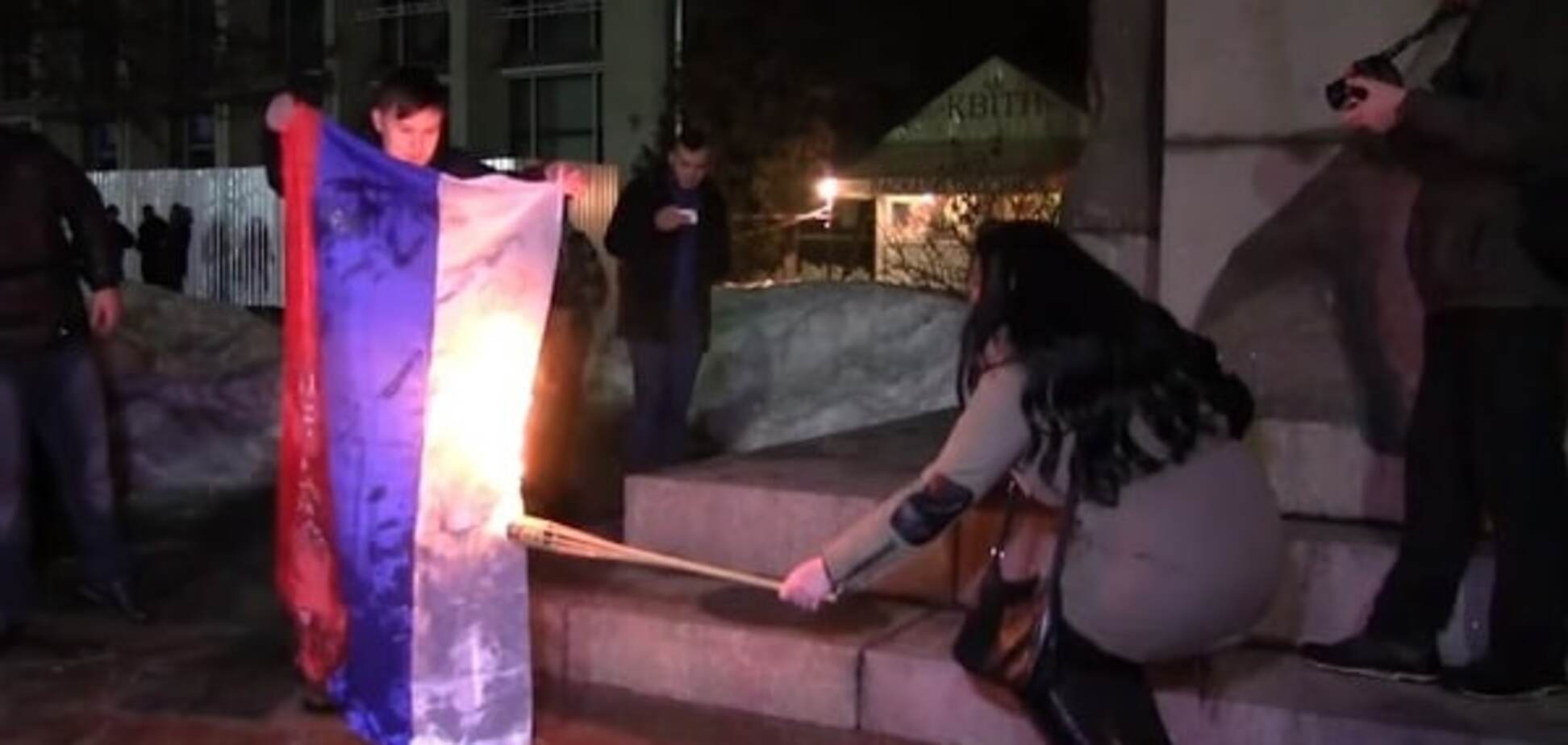 У Черкасах на вшануванні Героїв Крут спалили прапор Росії: відеофакт