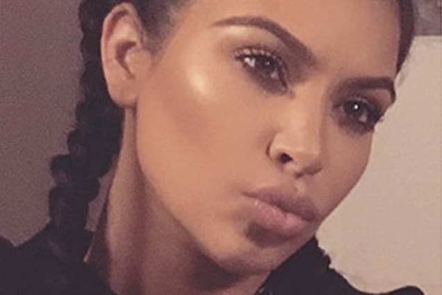 Ким Кардашьян поделилась первым фото новорожденного сына