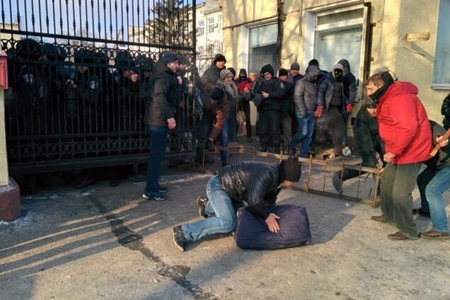 Атака рейдерів у Житомирі: поліція 'закрила очі' на побиття жінок