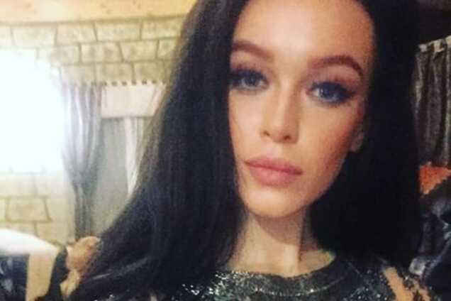 Яремчук позировала в прозрачной кофте и с обезьяной на голове