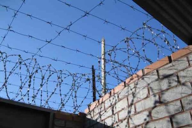 Жестокая правда: журналисты рассказали о пытках зэков в колониях 'ДНР'
