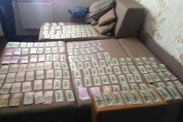 В Киеве чиновник Миграционной службы попался на 100-тысячной взятке: опубликованы фото