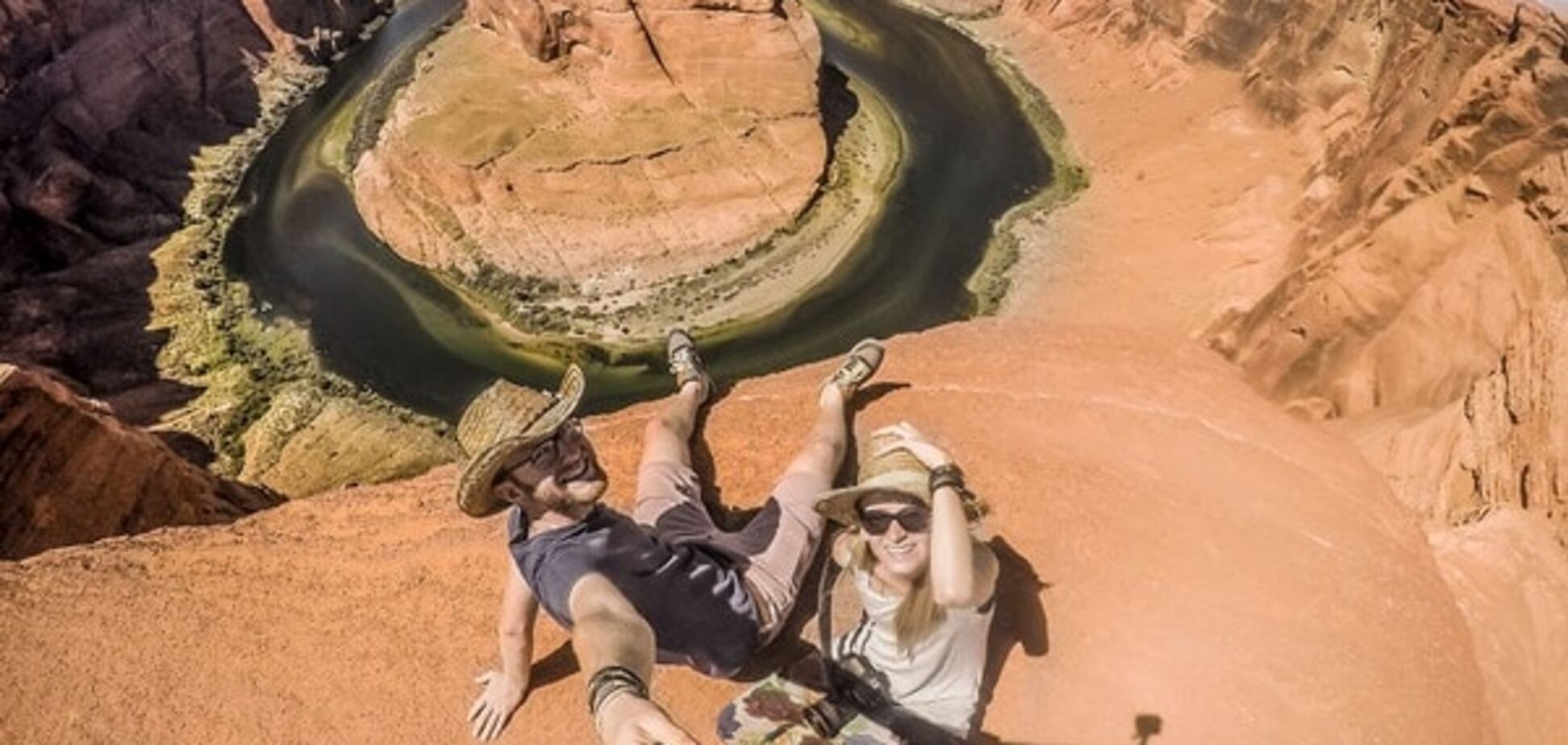 Польская пара посетила более 50 стран на старом фургоне: фото яркого путешествия